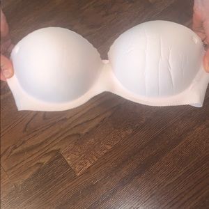 Victoria’s Secret strapless bra